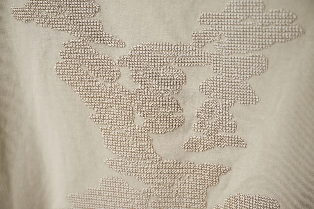 🅿️200 1V 25SS early spring new style short sleeves with embroidered letters, light luxury, a must-have item for daily commuting for men and women, correct version, welcome to compare, detailed features · 320 grams of 100% pure cotton double yarn jersey fabric · Special thickened 32 pieces of double yarn 1X1 thread in the same vat · Imported Tajima machine hollow embroidered letter logo. Ready-made garments are washed to make the embroidery softer · Double-needle sewing and cross-seam technology · Original main mark, washed tag, brand moisture-proof paper packaging Color: black/white/khaki Size: S/M/L/XL